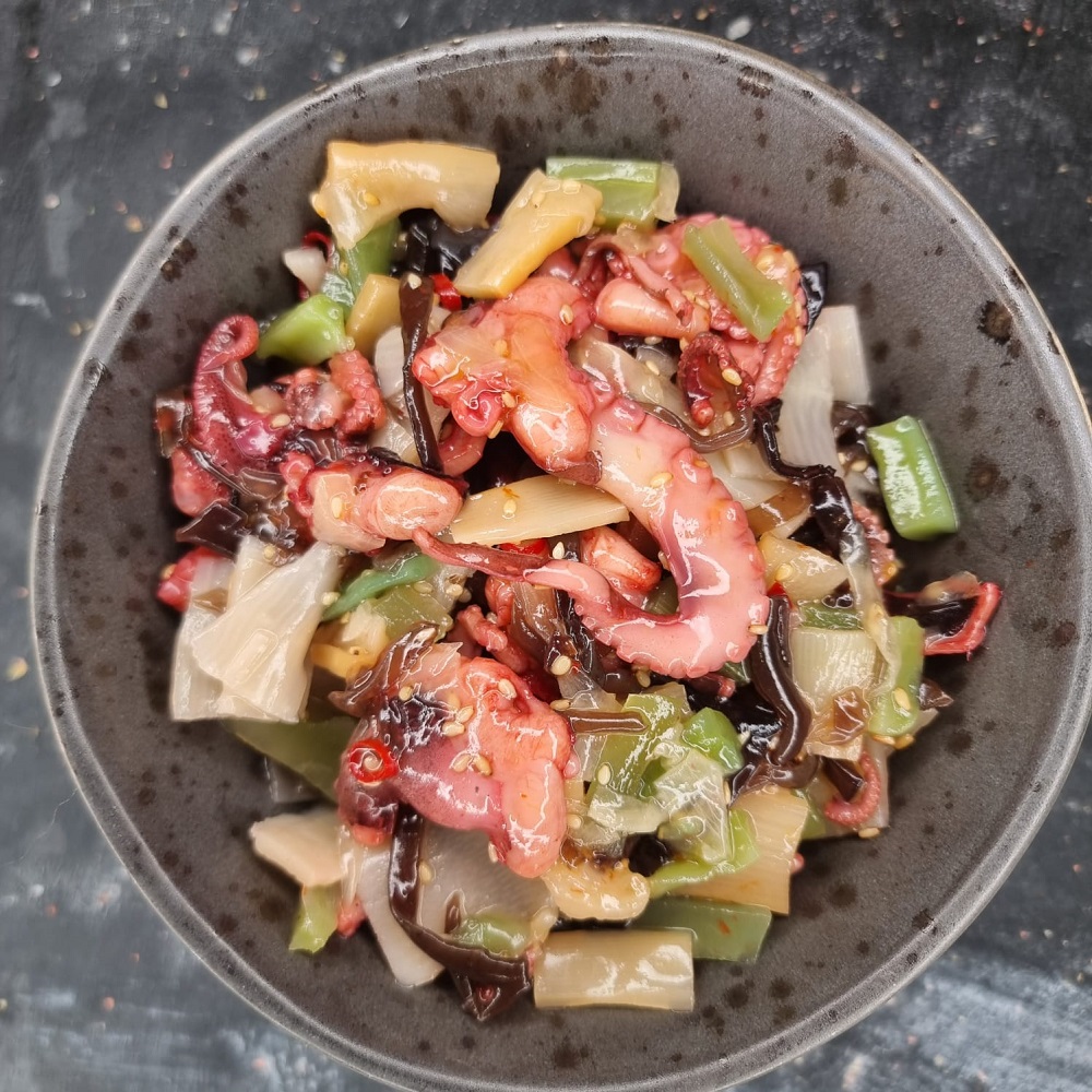 салат с осьминогами