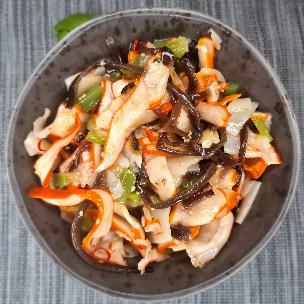 салат с кальмарами