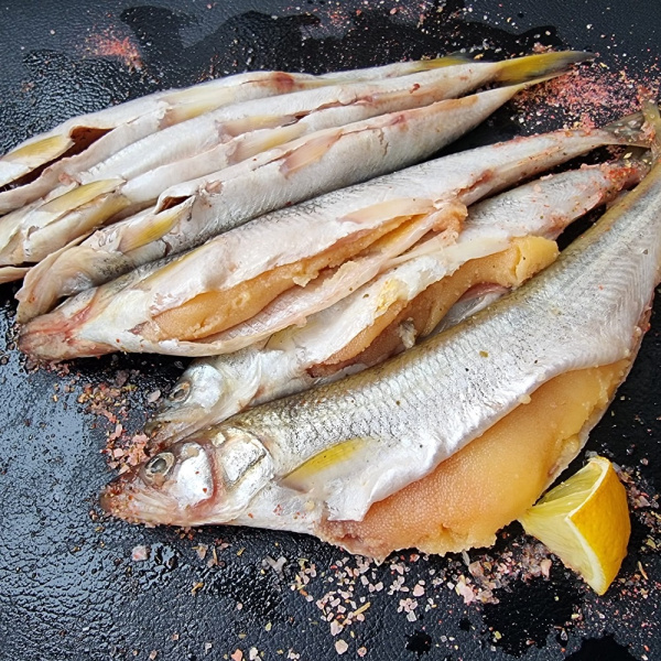 с икрой корюшка