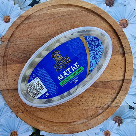 матье сел