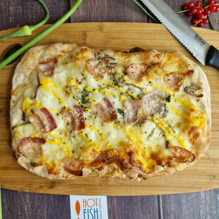 пицца с ножом