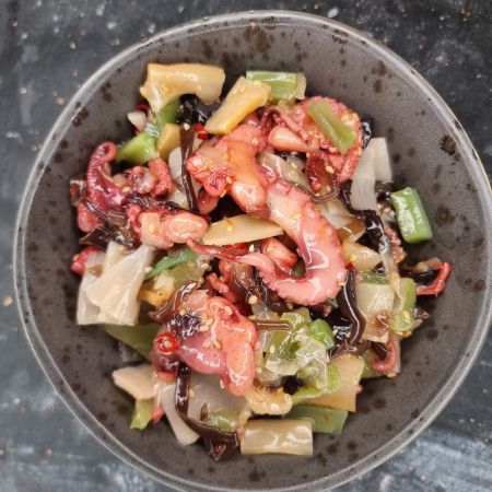 салат с осьминогами